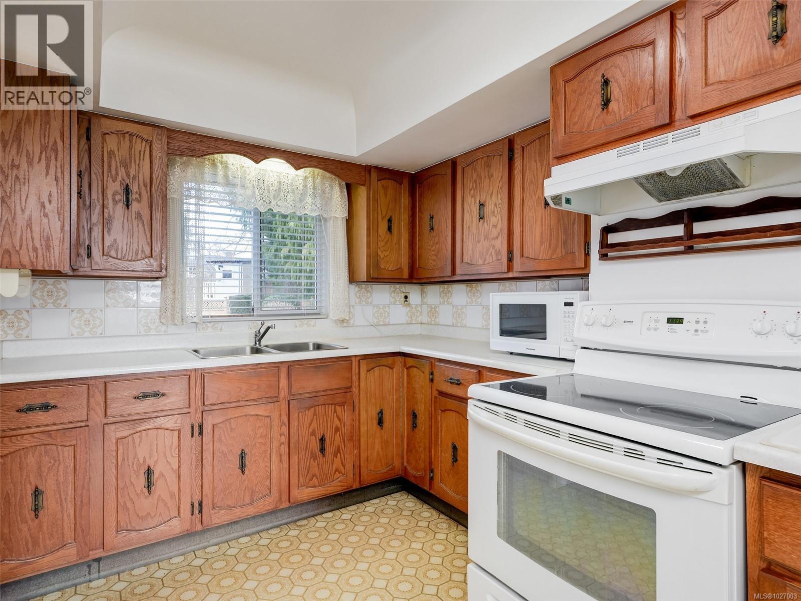  190 Homer Road, Saanich