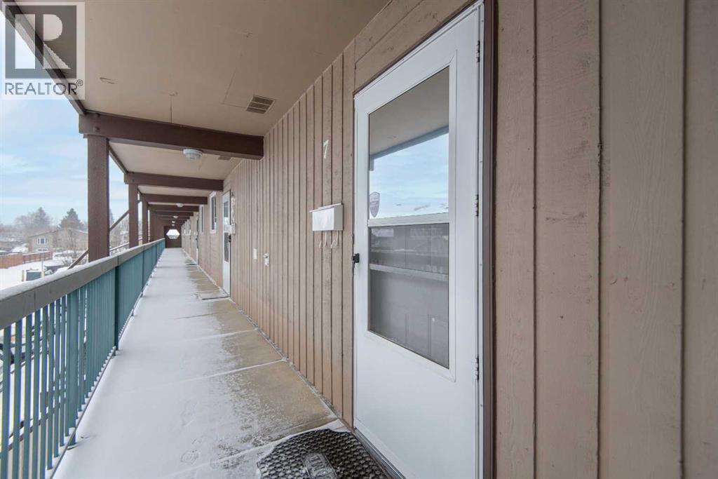 7, 5816 65 Street - Photo 4 of 21, Red Deer, Alberta