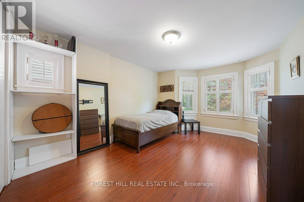 82 BROOKE AVENUE - 25