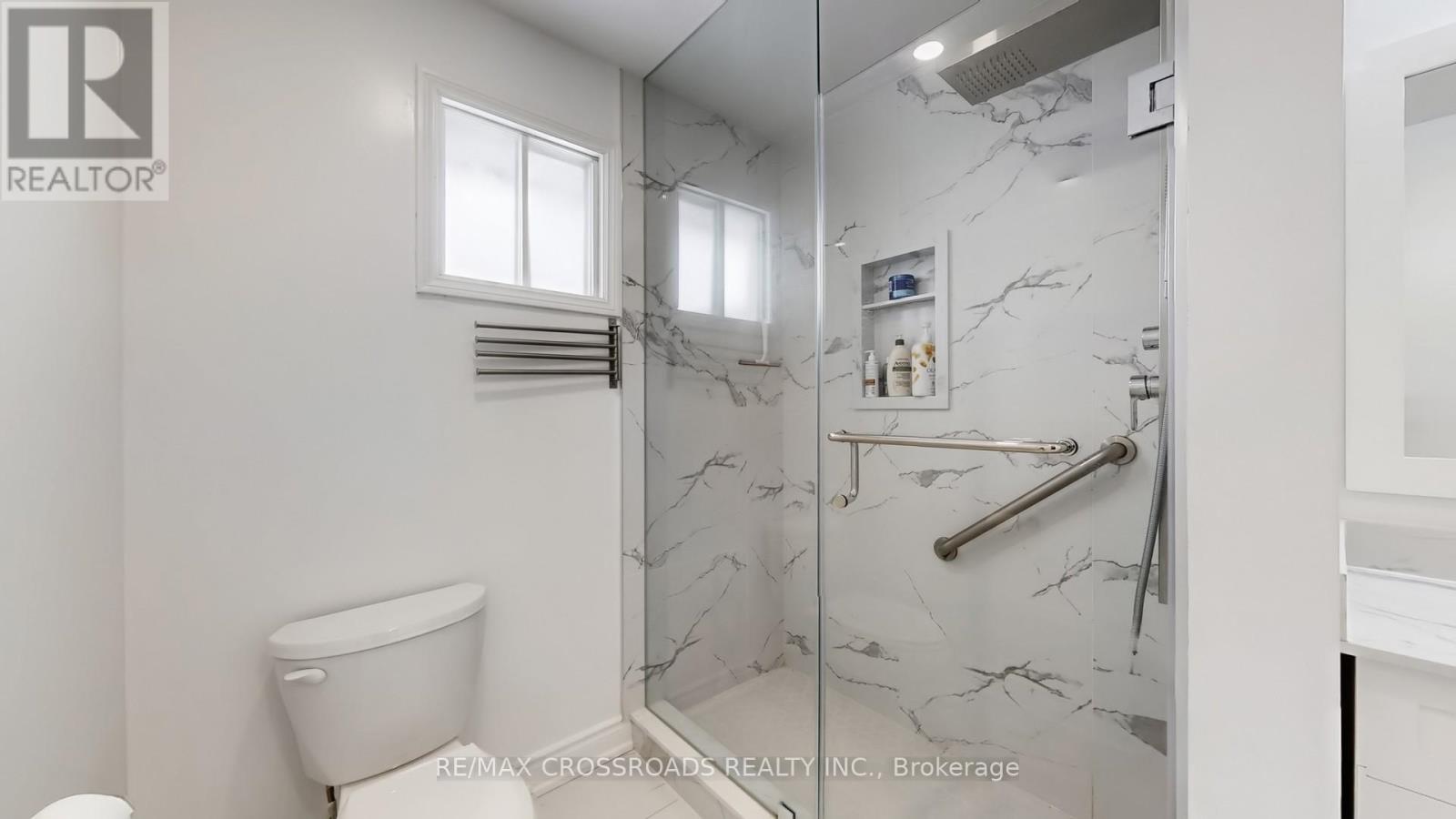 Single Family House for Sale in A WANSTEAD AVENUE Toronto (Oakridge) 