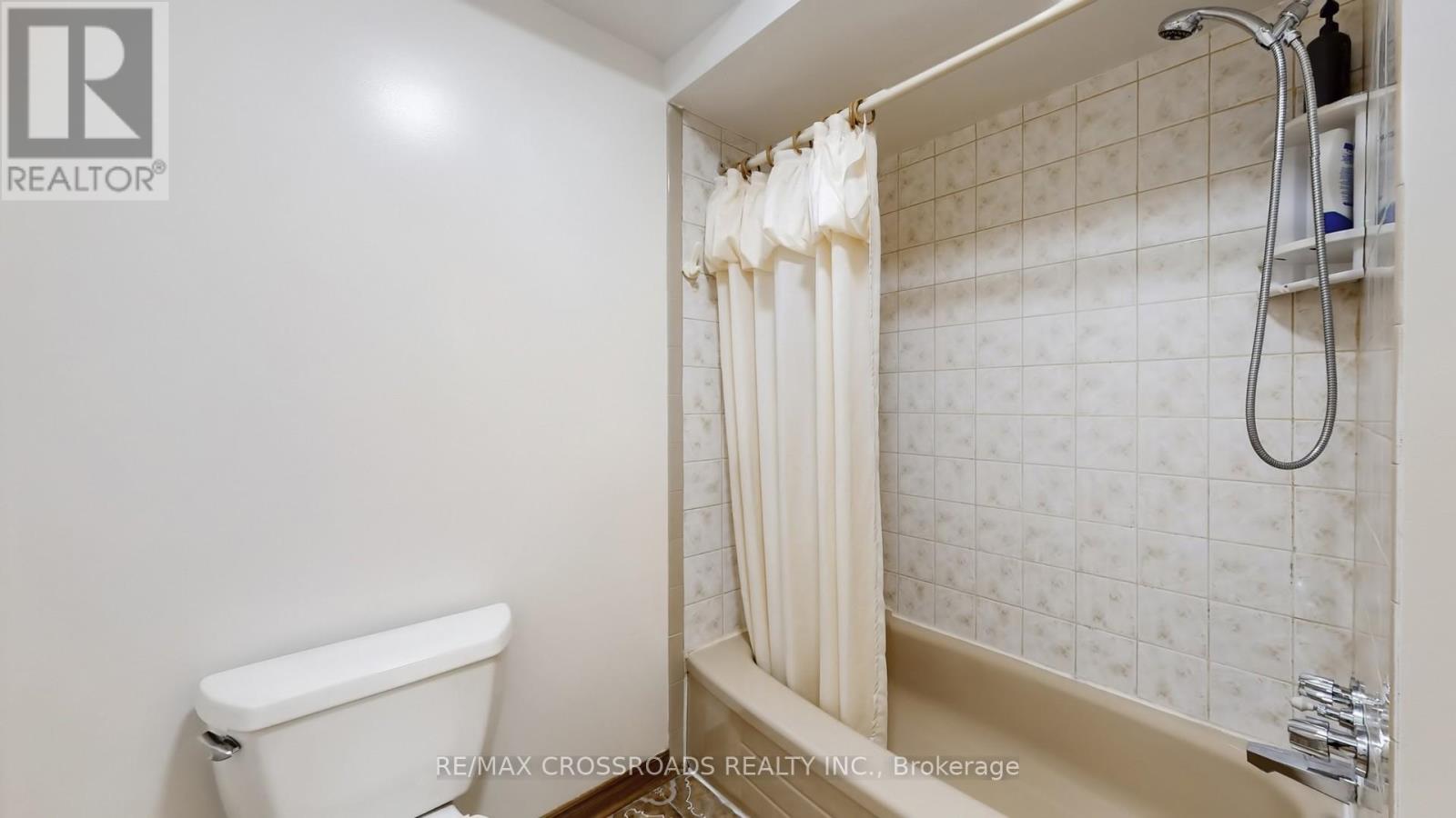 Single Family House for Sale in A WANSTEAD AVENUE Toronto (Oakridge) 