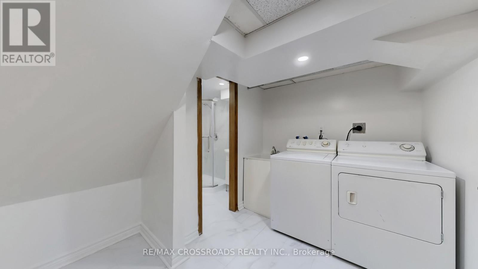 Single Family House for Sale in A WANSTEAD AVENUE Toronto (Oakridge) 