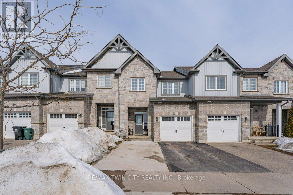 8 RENFREW STREET - Photo 4 of 46, Kitchener, Ontario