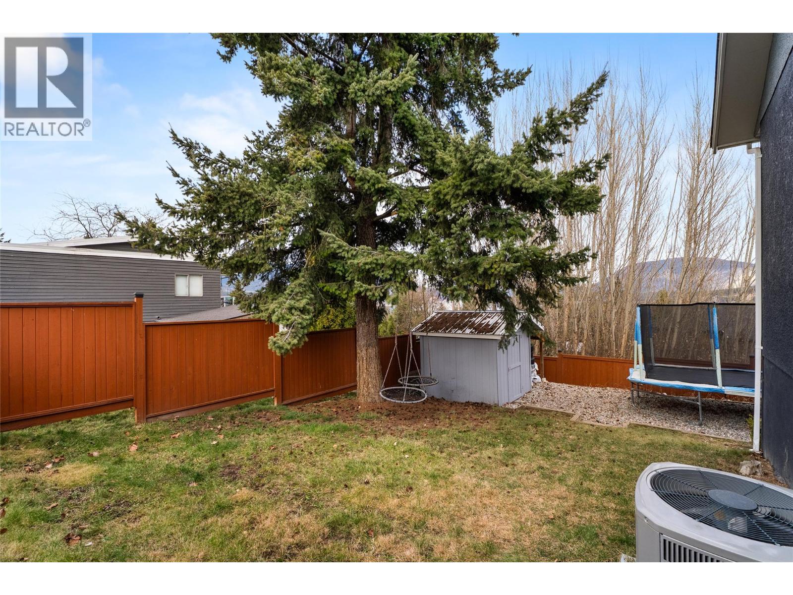 1971 3 Avenue SE, Salmon Arm