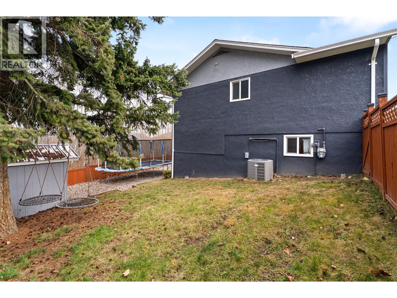 1971 3 Avenue SE, Salmon Arm