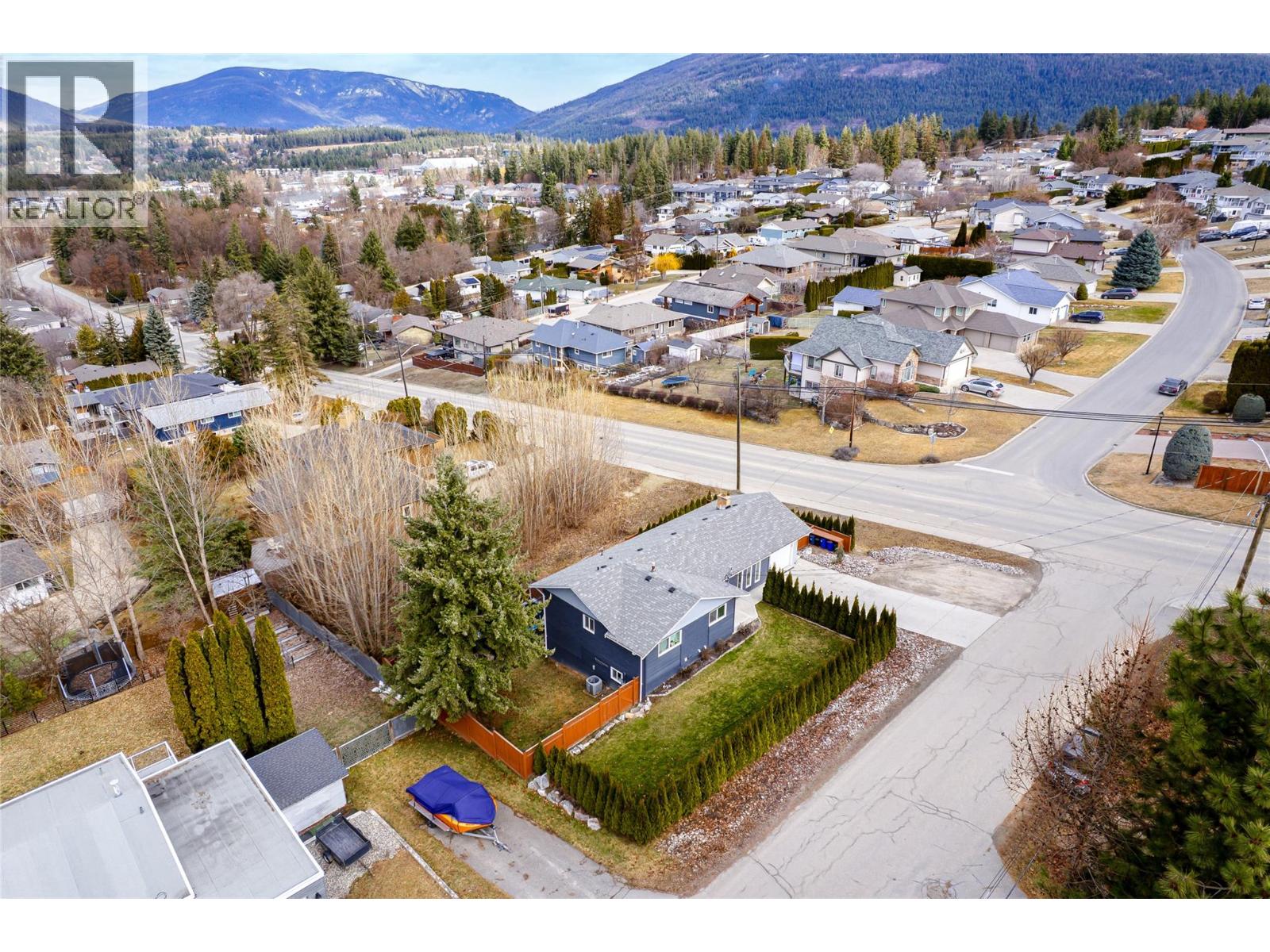 1971 3 Avenue SE, Salmon Arm