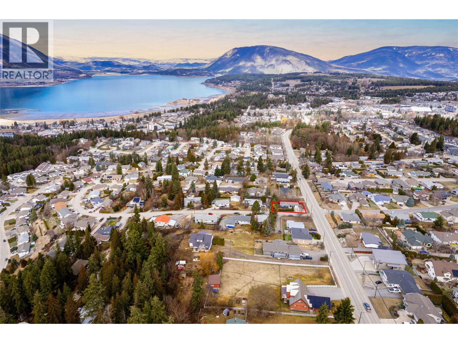 1971 3 Avenue SE, Salmon Arm