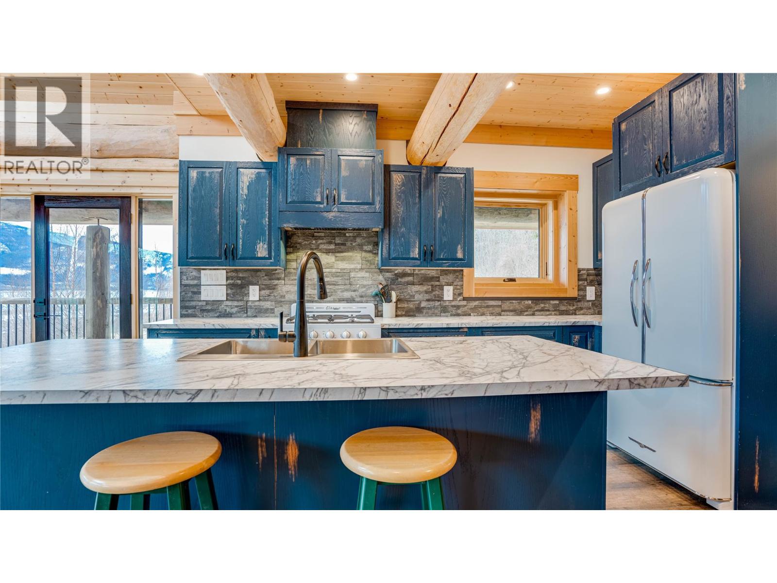 682 Lower Inonoaklin Road, Edgewood