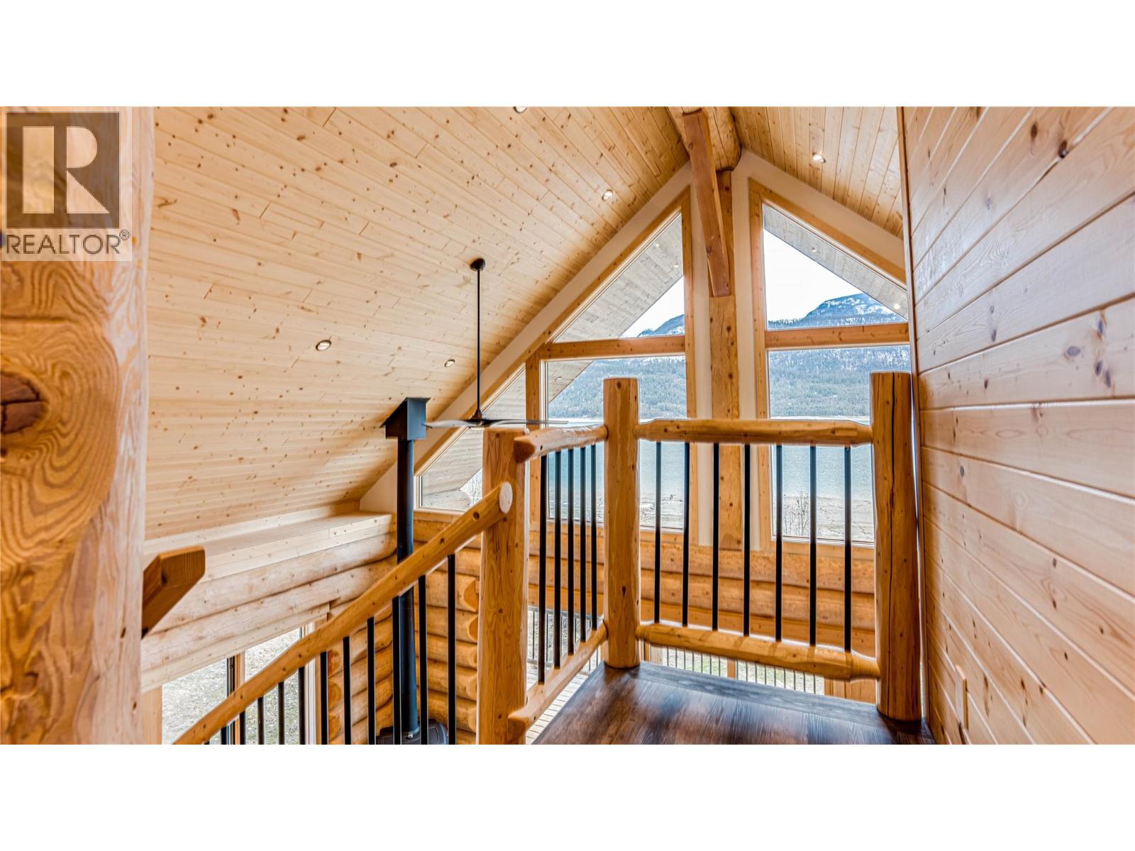 682 Lower Inonoaklin Road, Edgewood