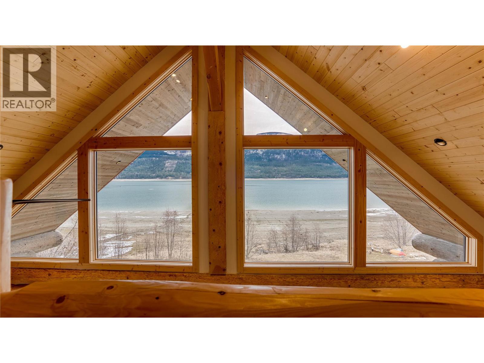 682 Lower Inonoaklin Road, Edgewood