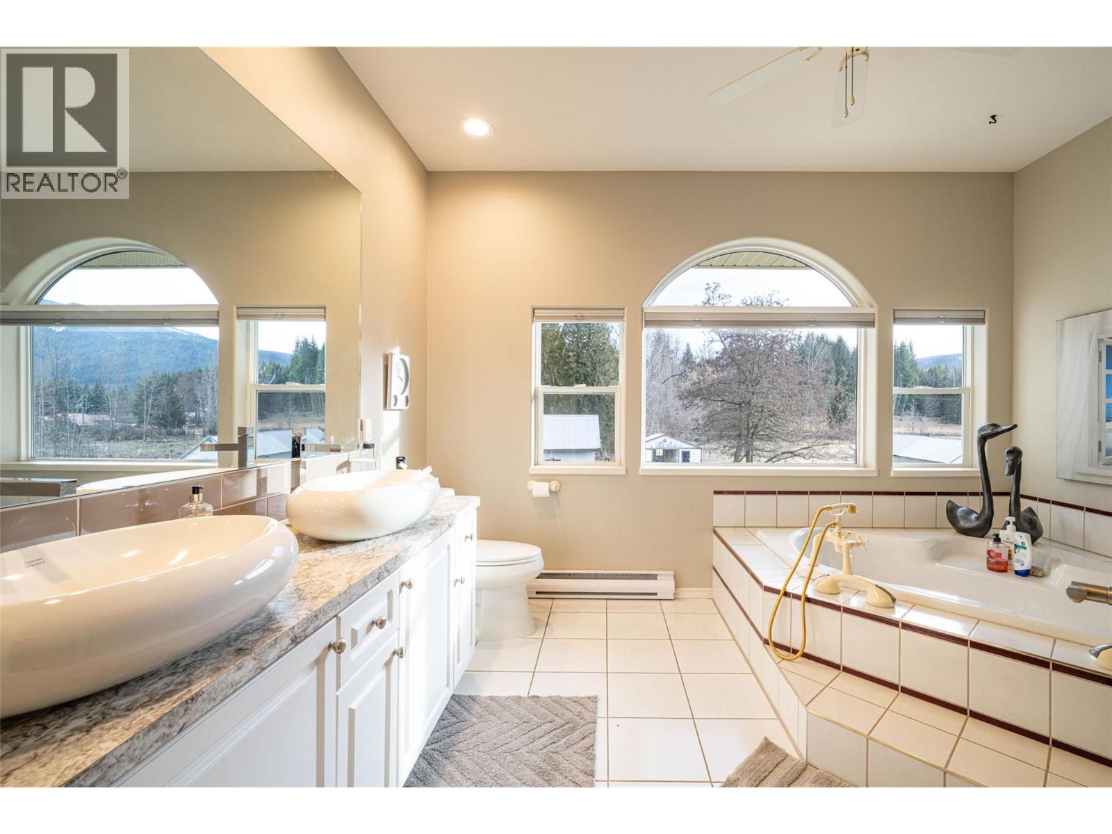 1851 70 Street SE, Salmon Arm