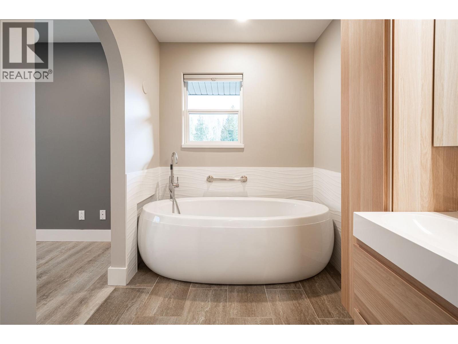 1851 70 Street SE, Salmon Arm