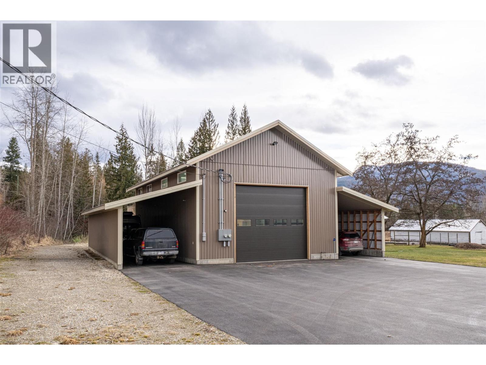 1851 70 Street SE, Salmon Arm