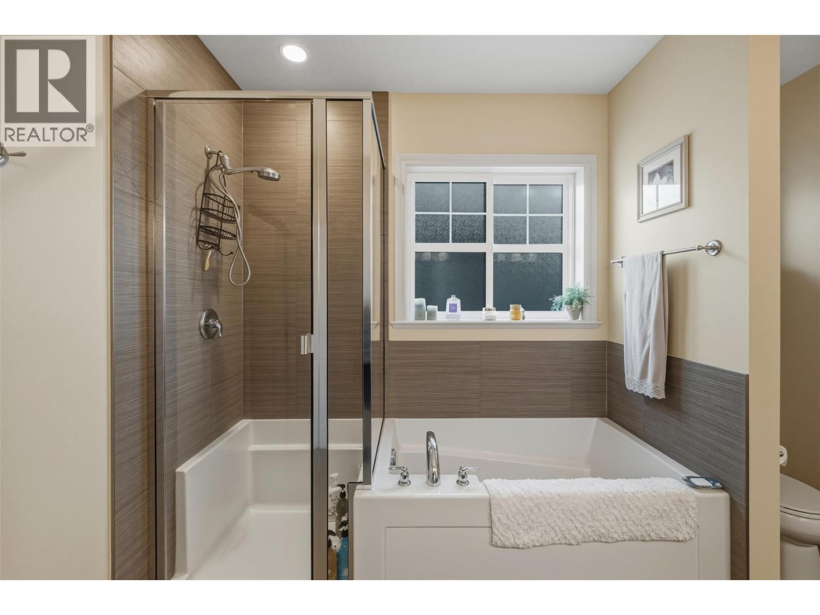 2450 Radio Tower Road Unit# 16, Oliver