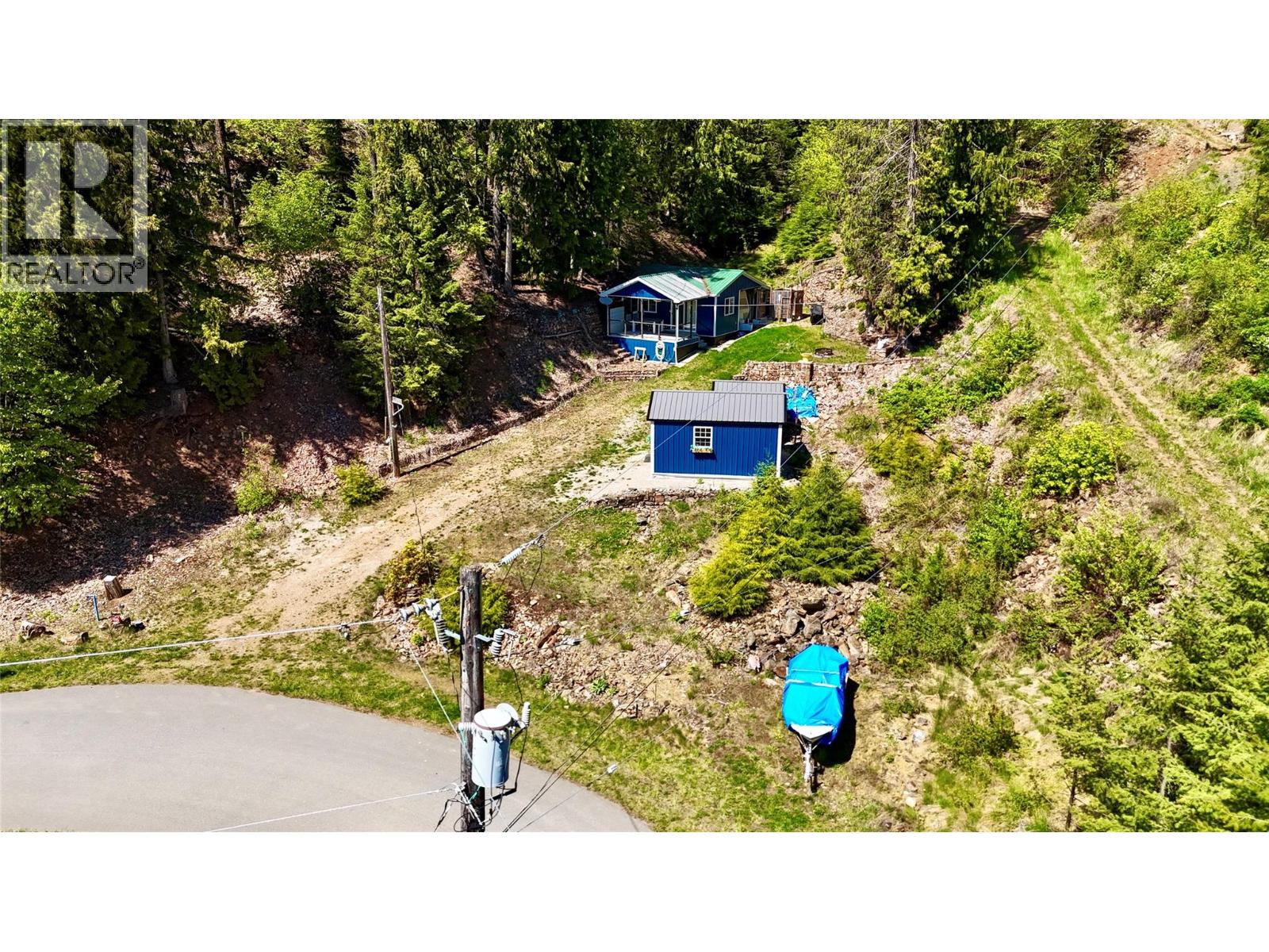 4265 Woodbury Village Road, Ainsworth