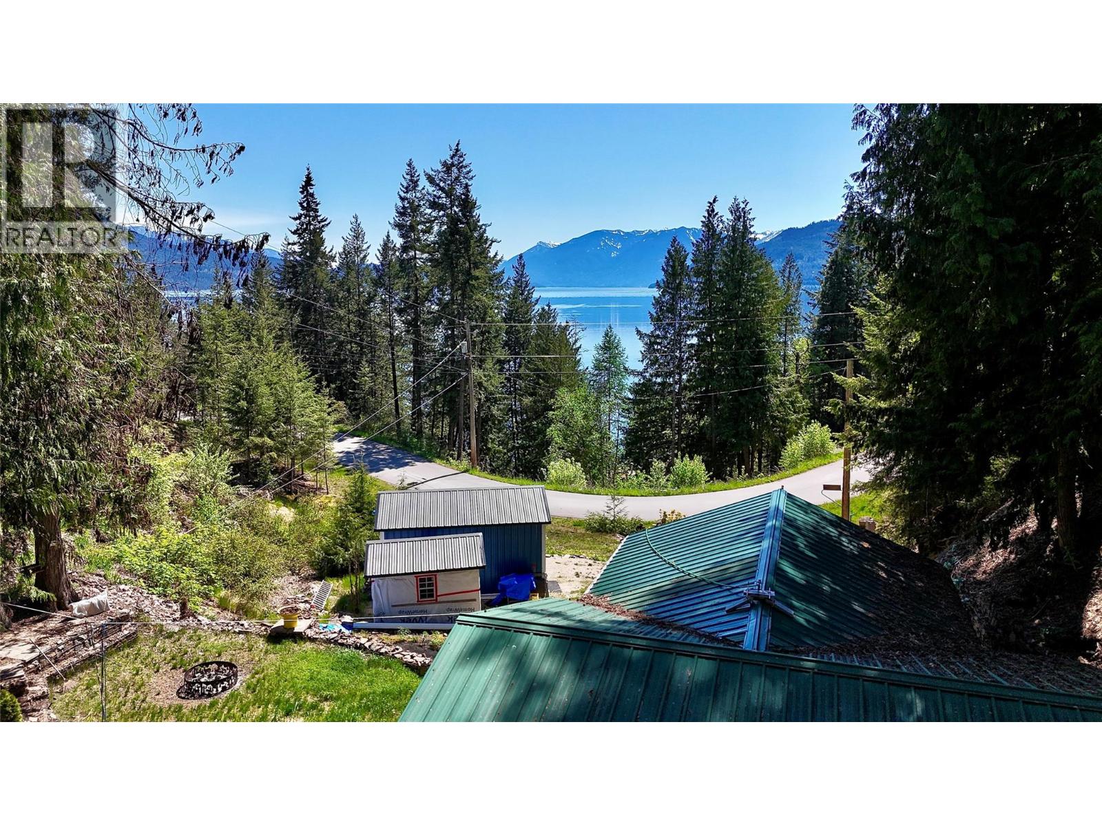 4265 Woodbury Village Road, Ainsworth