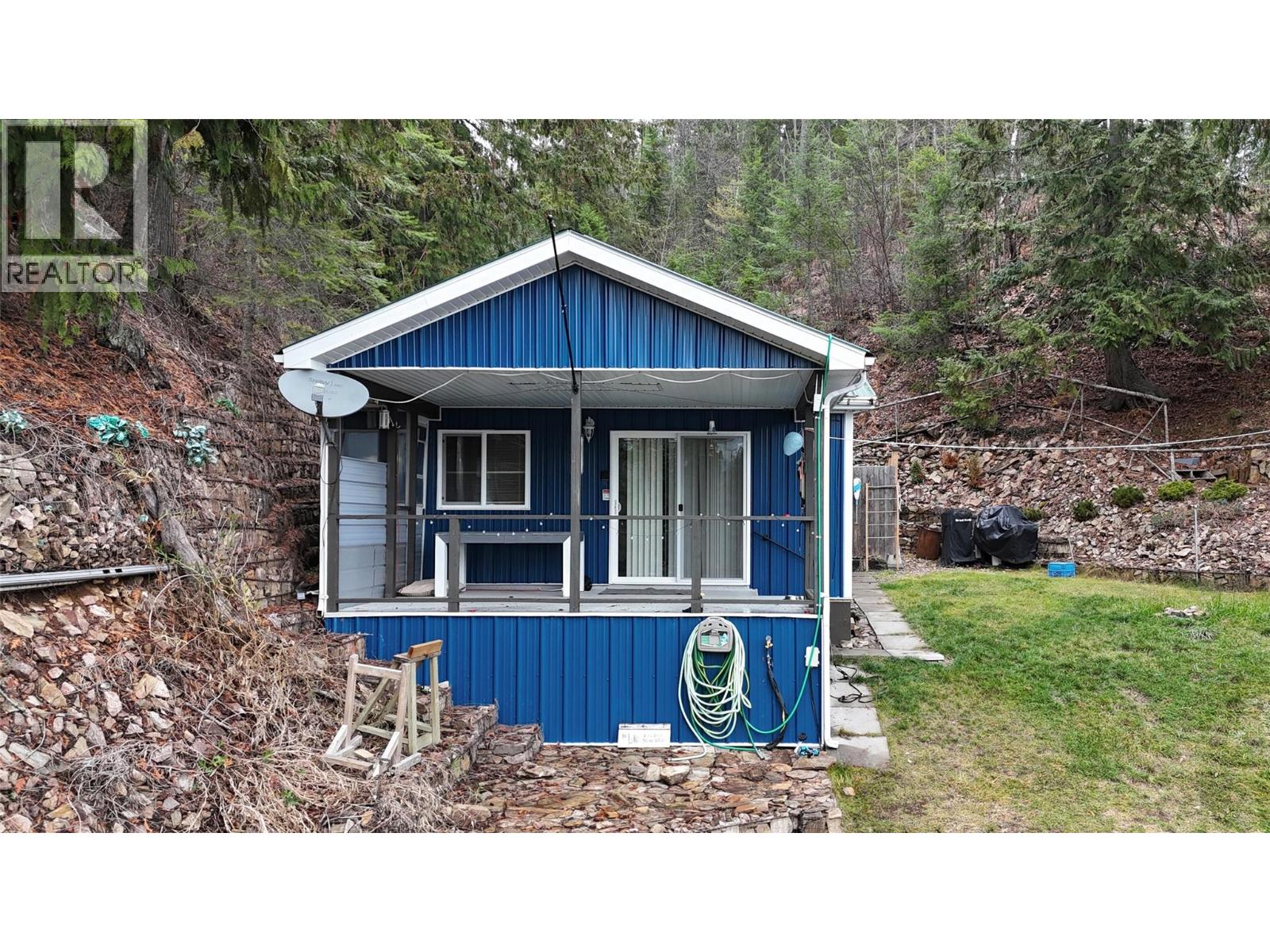 4265 Woodbury Village Road, Ainsworth