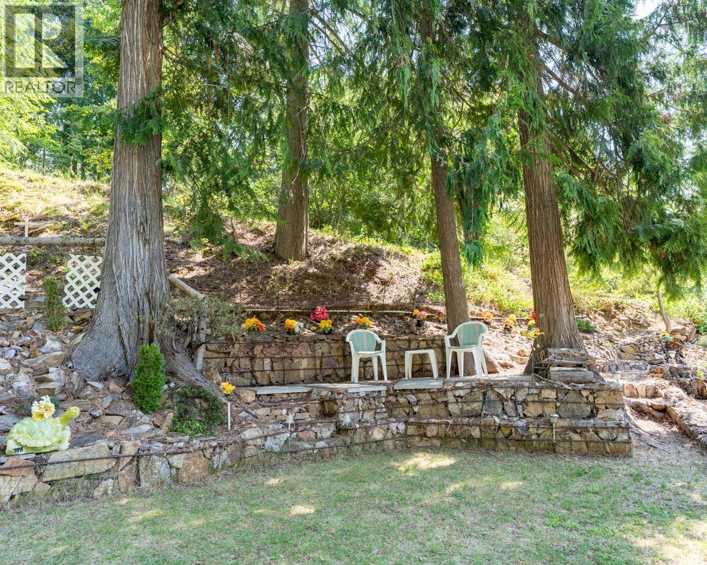 4265 Woodbury Village Road, Ainsworth