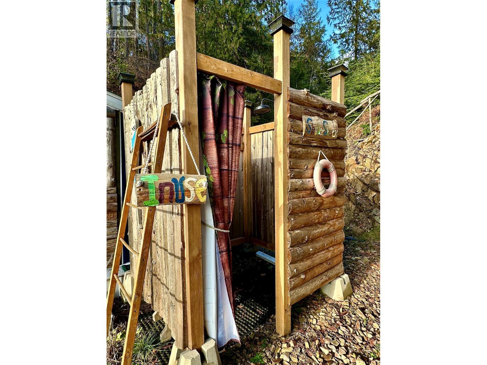 4265 Woodbury Village Road, Ainsworth