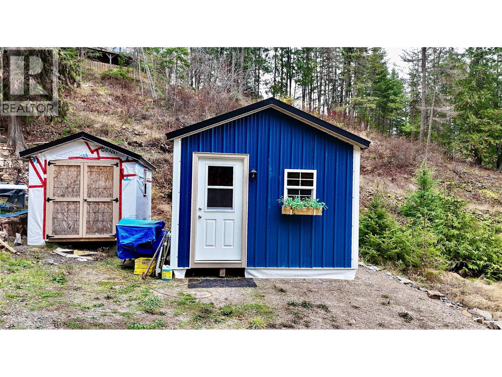 4265 Woodbury Village Road, Ainsworth