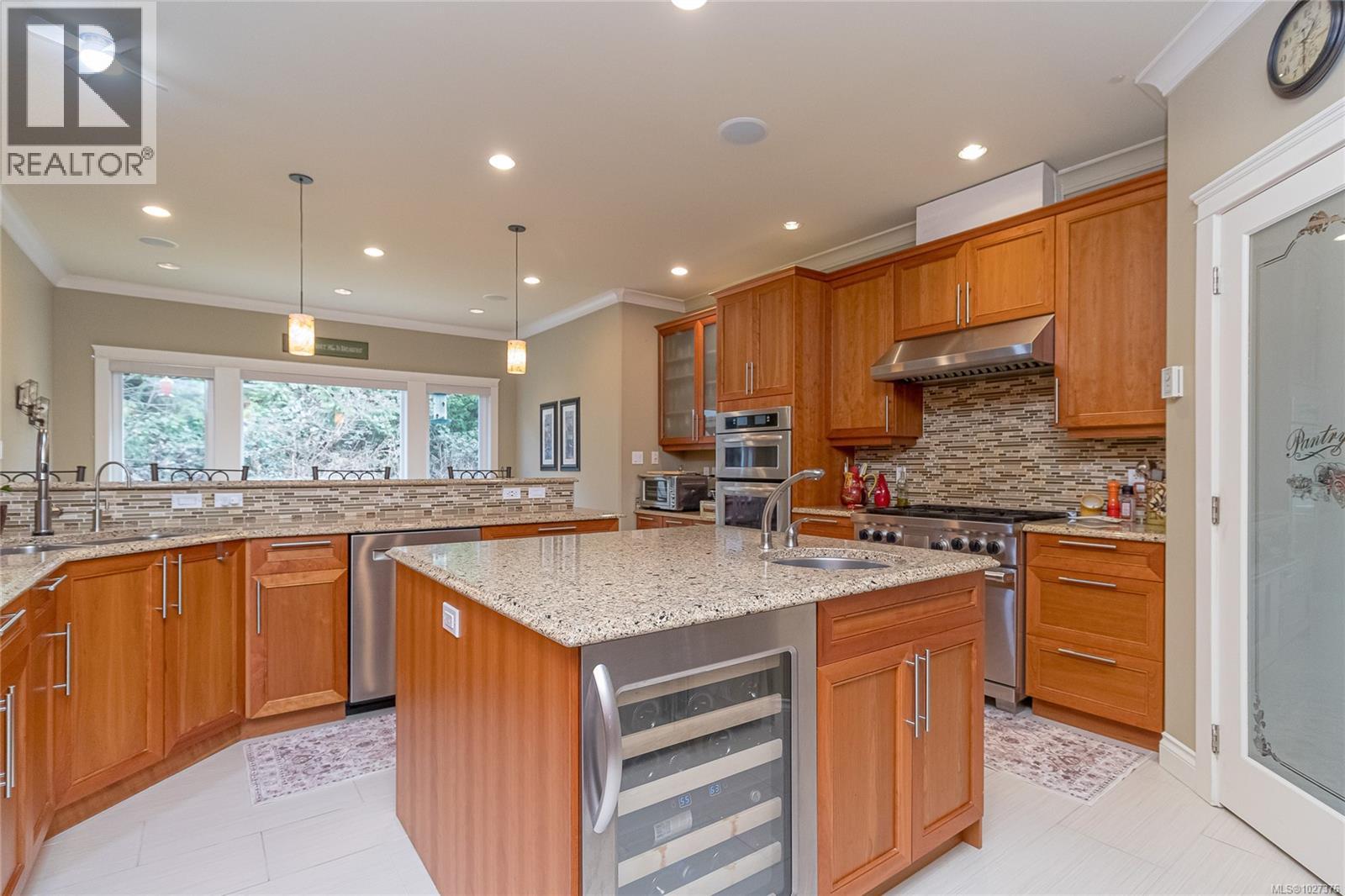 10115 CHEMAINUS RD - 25