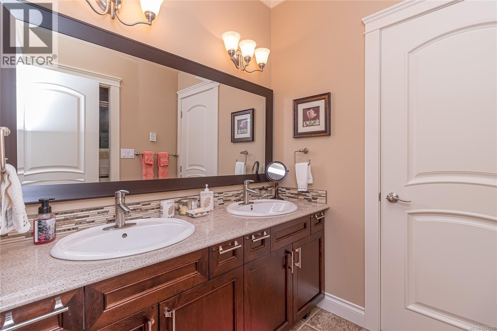 10115 CHEMAINUS RD - 36