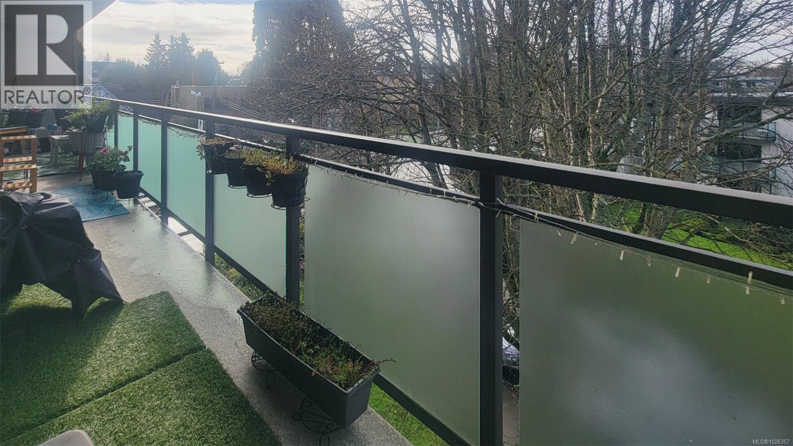 414 1419 Stadacona Avenue, Victoria