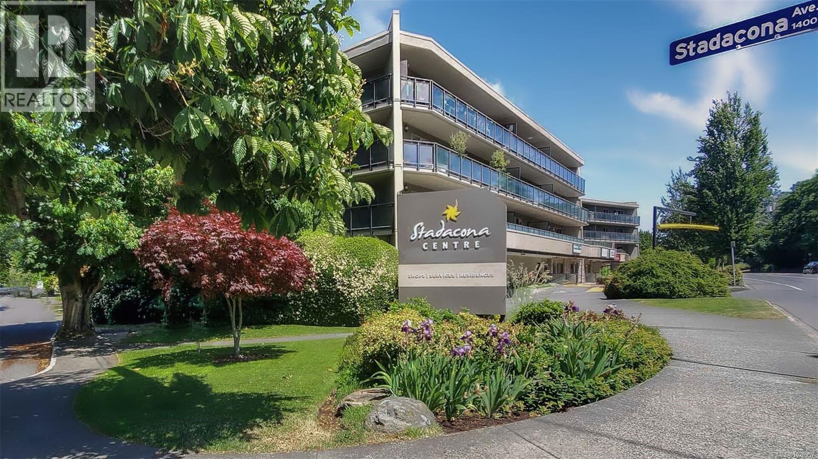 414 1419 Stadacona Avenue, Victoria