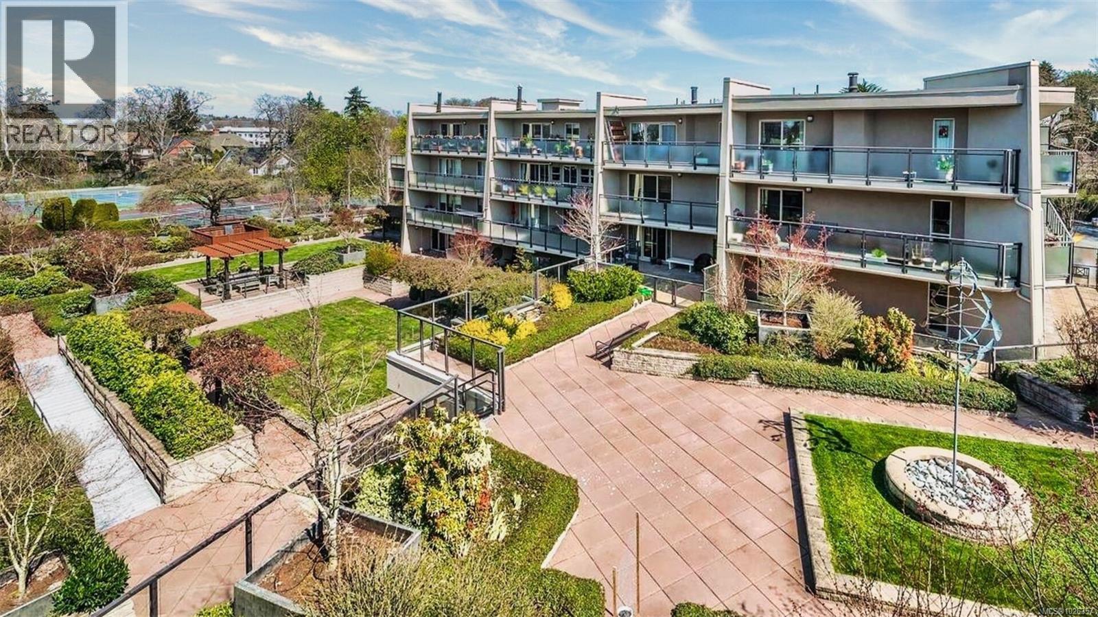 414 1419 Stadacona Avenue, Victoria