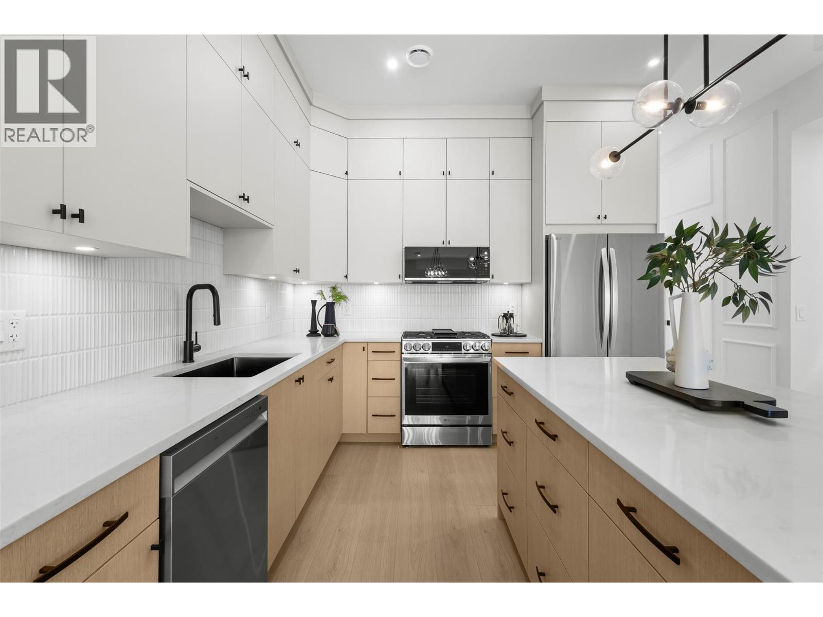 392 Chardonnay Avenue, Oliver