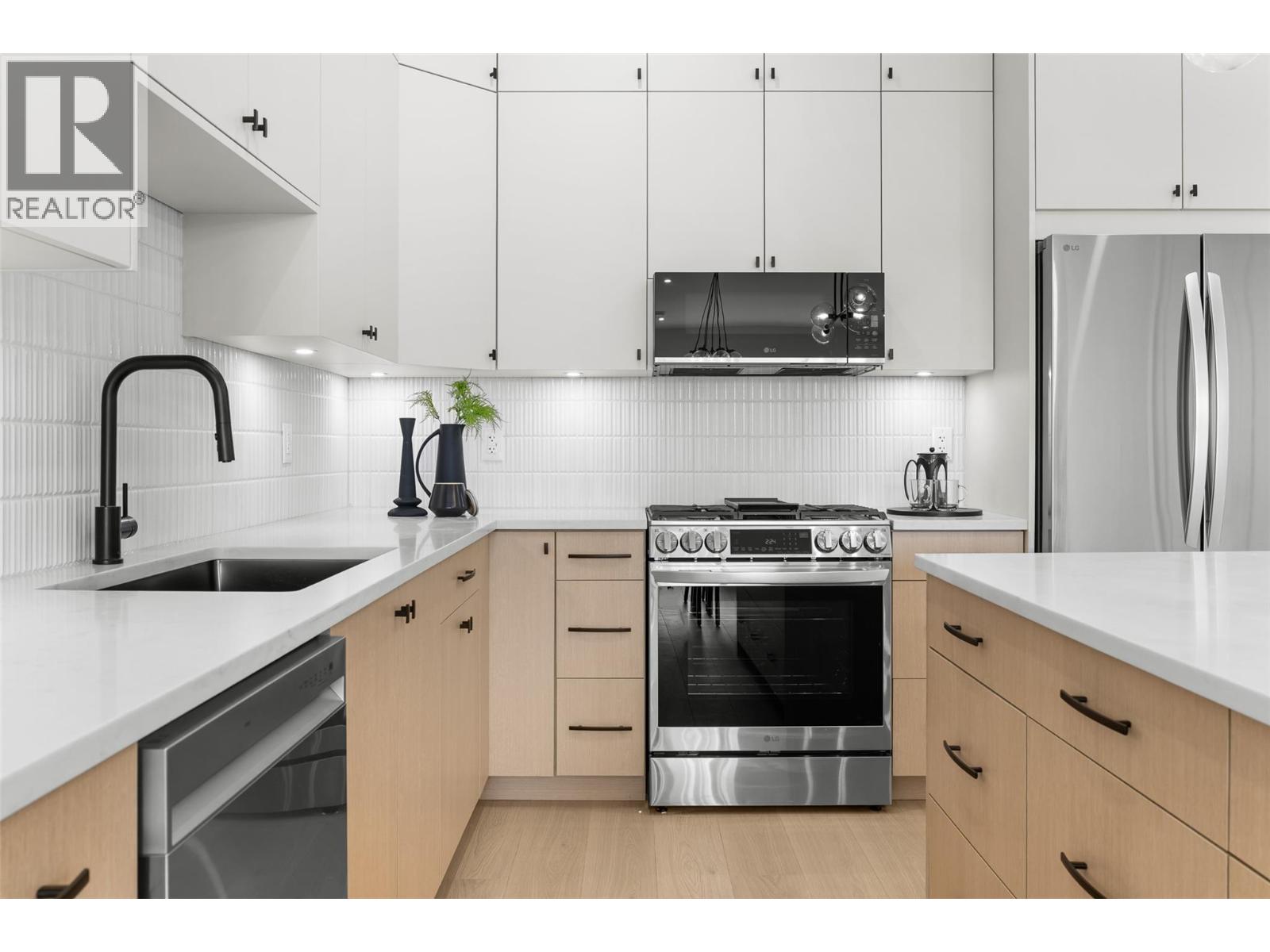 392 Chardonnay Avenue, Oliver