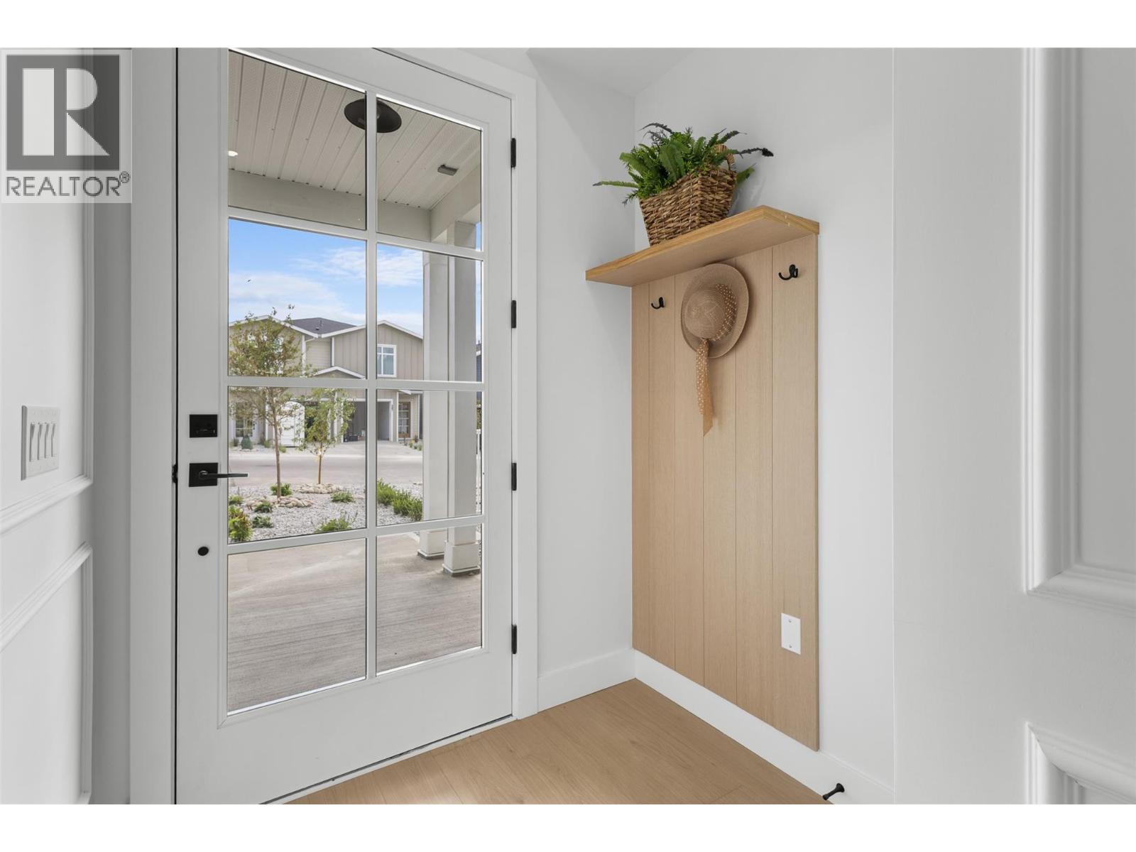 392 Chardonnay Avenue, Oliver