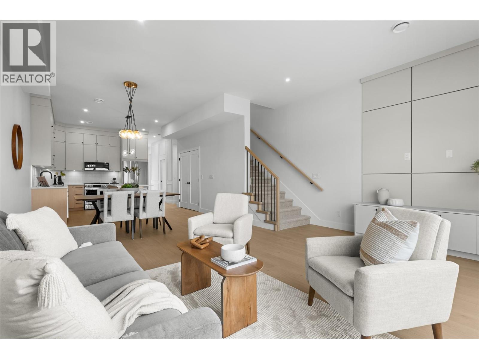 392 Chardonnay Avenue, Oliver