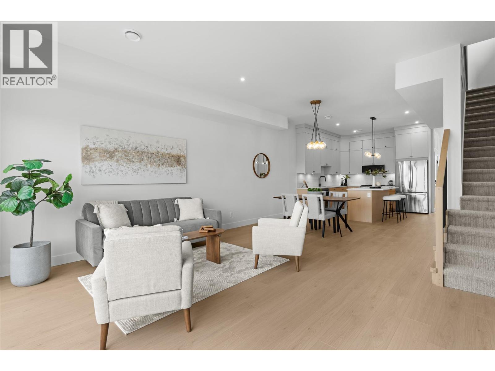 392 Chardonnay Avenue, Oliver