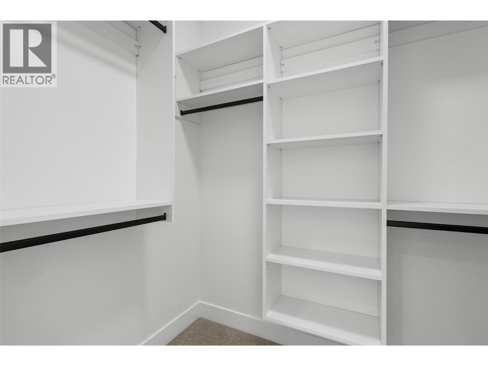 392 Chardonnay Avenue, Oliver