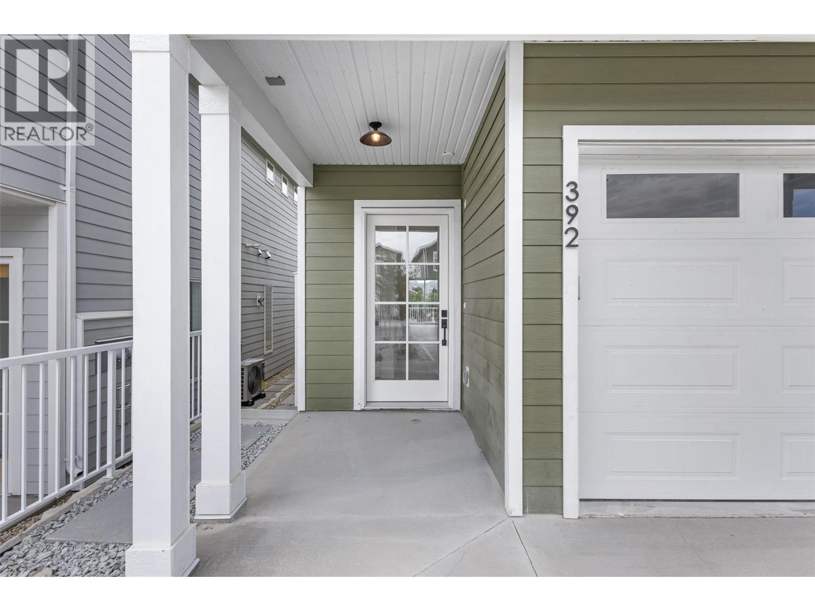 392 Chardonnay Avenue, Oliver