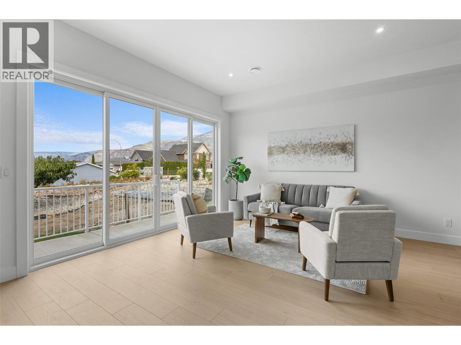 392 Chardonnay Avenue, Oliver