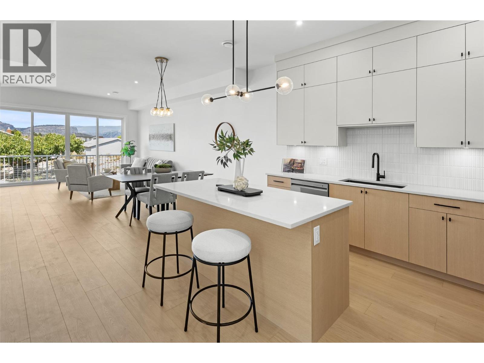 392 Chardonnay Avenue, Oliver