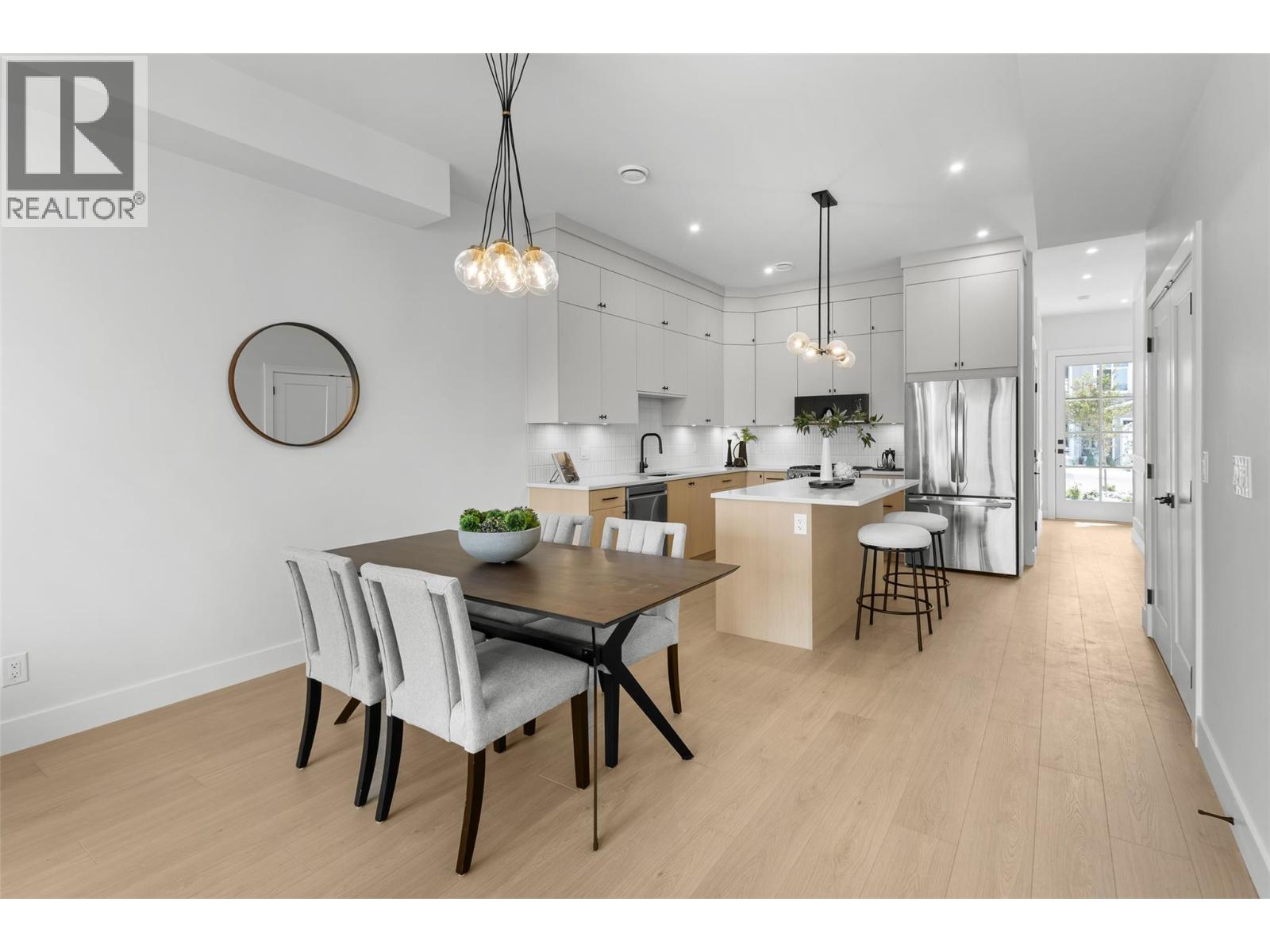 392 Chardonnay Avenue, Oliver