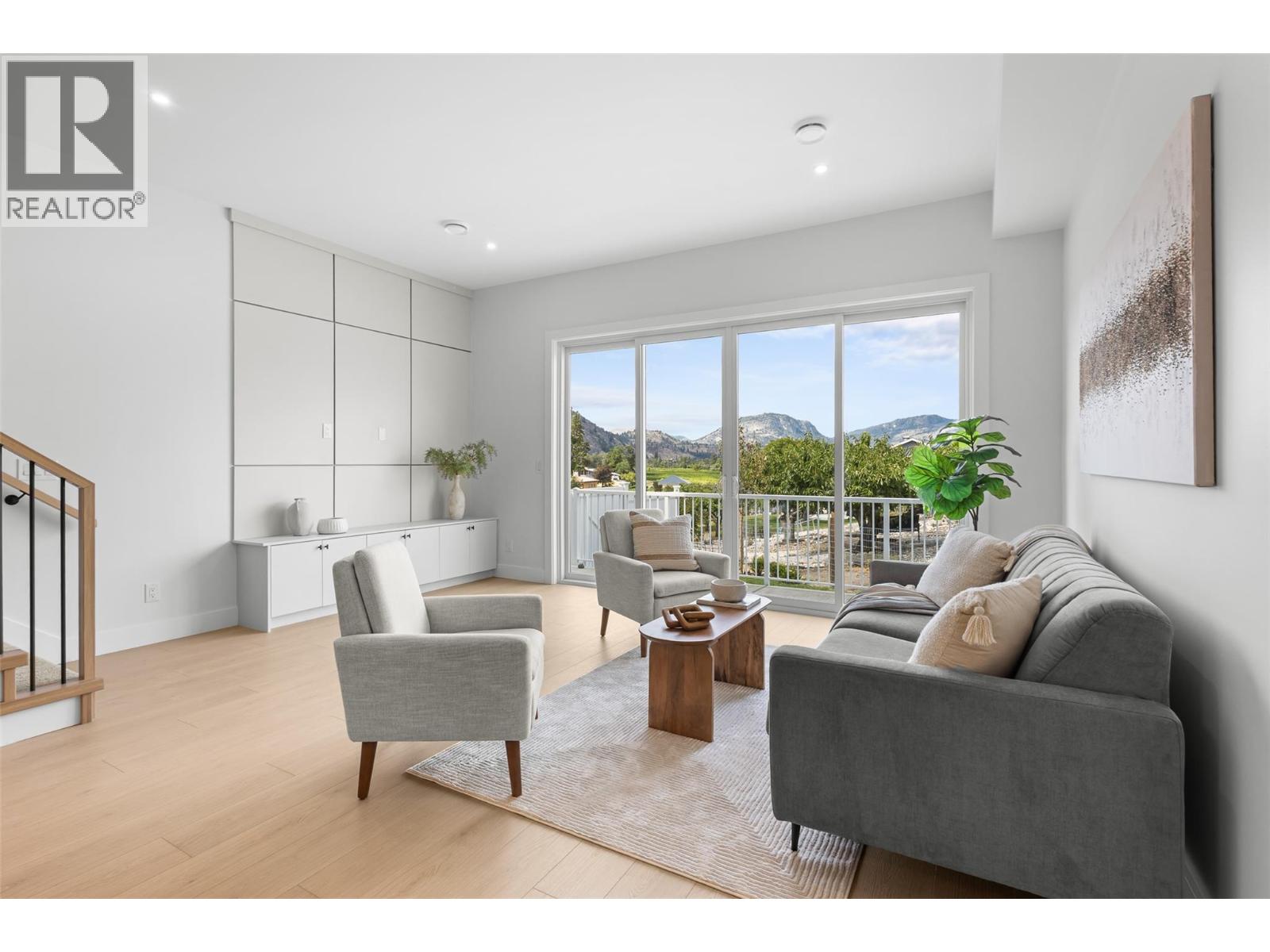 392 Chardonnay Avenue, Oliver