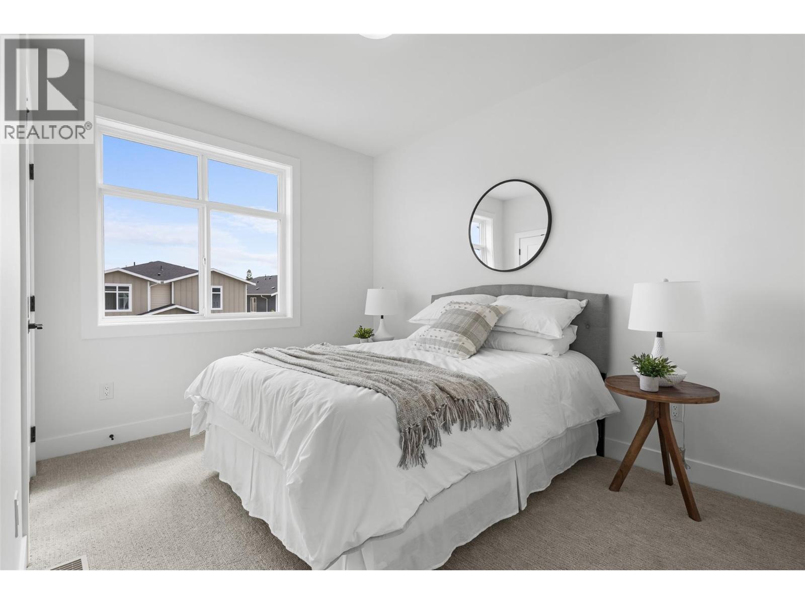 392 Chardonnay Avenue, Oliver