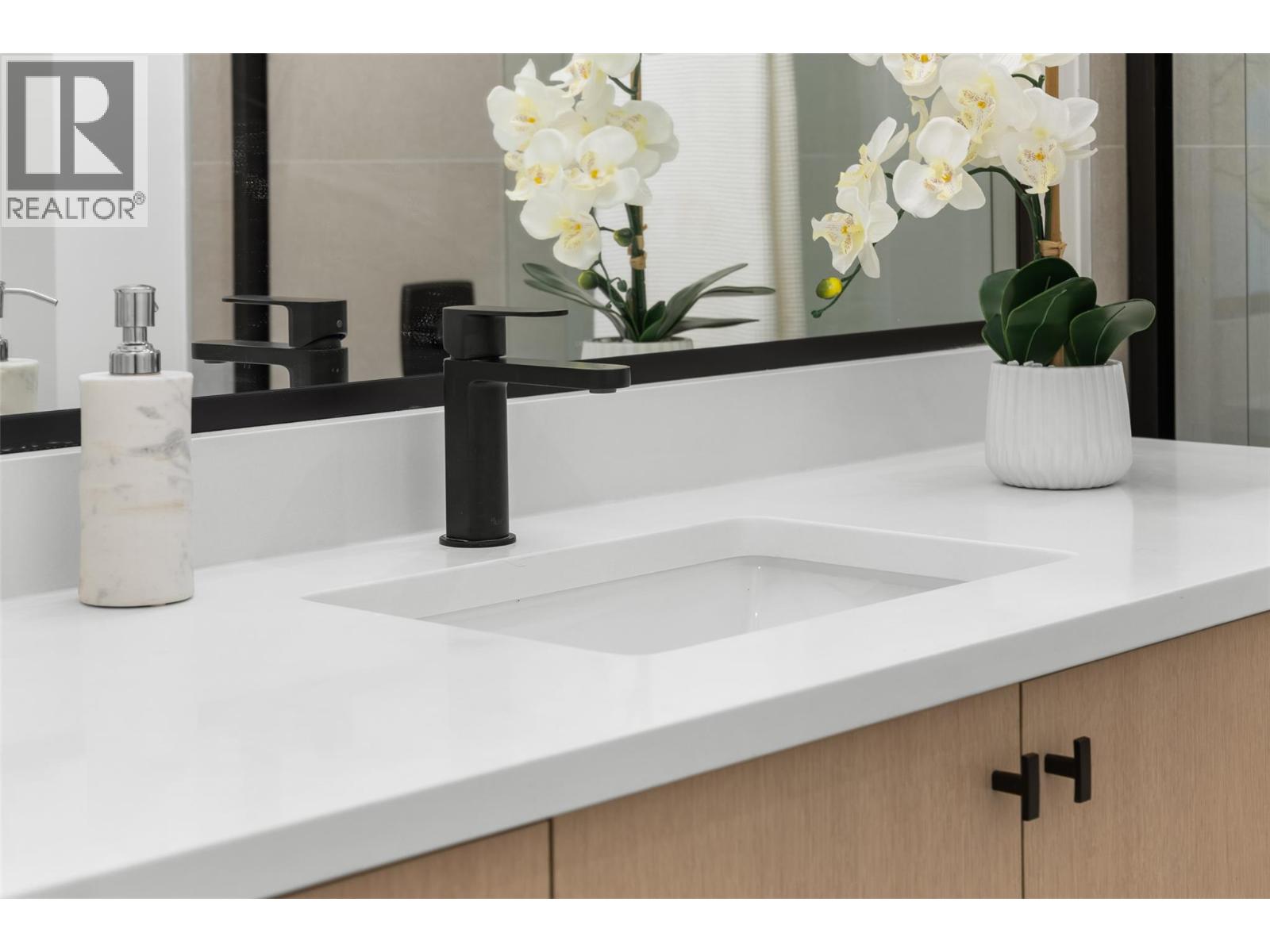 392 Chardonnay Avenue, Oliver