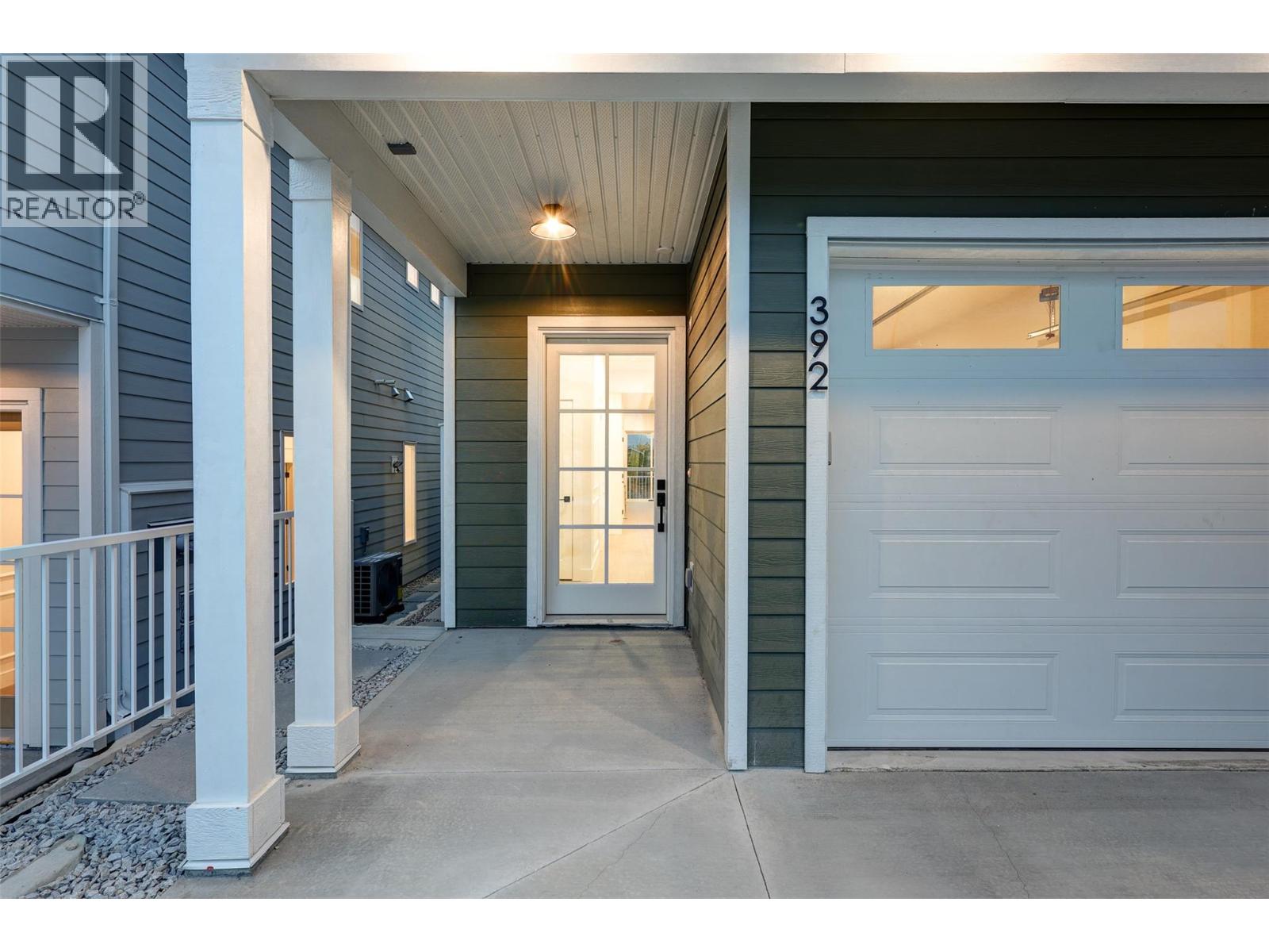 392 Chardonnay Avenue, Oliver