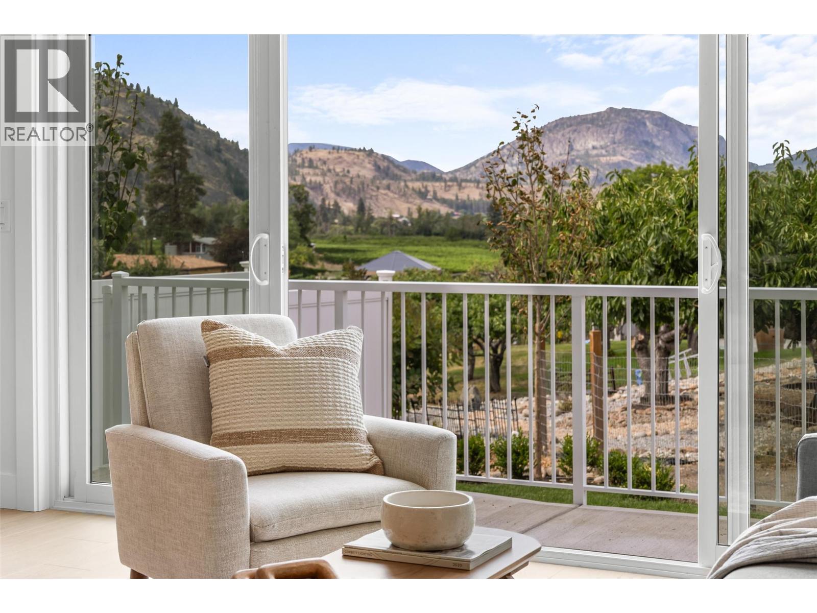 392 Chardonnay Avenue, Oliver