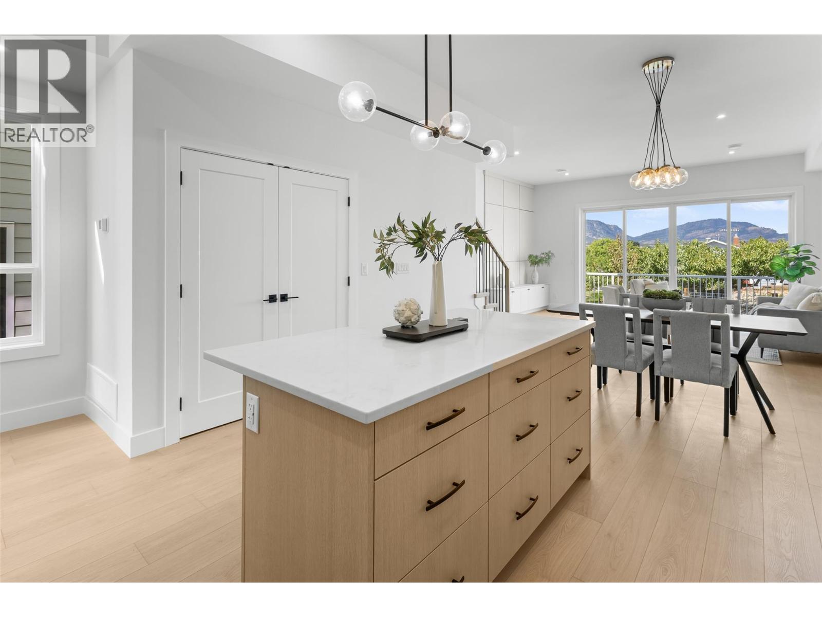 392 Chardonnay Avenue, Oliver