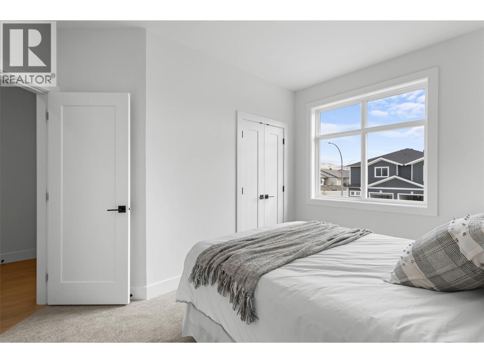 392 Chardonnay Avenue, Oliver