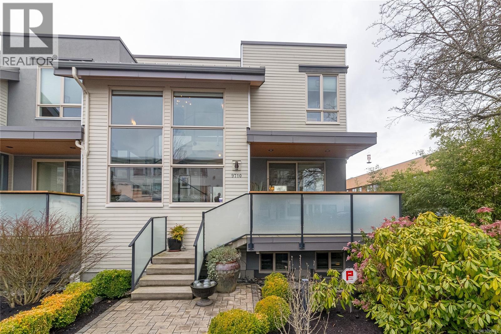 9710 Fifth St, Sidney