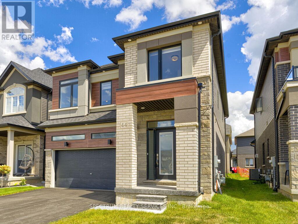 44 DENNIS AVENUE - Photo 4 of 50, Brantford, Ontario