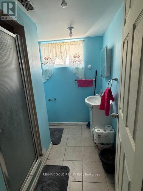 101 SILVERSTONE DRIVE - Photo 4 of 8, Toronto (Mount Olive-Silverstone-Jamestown), Ontario