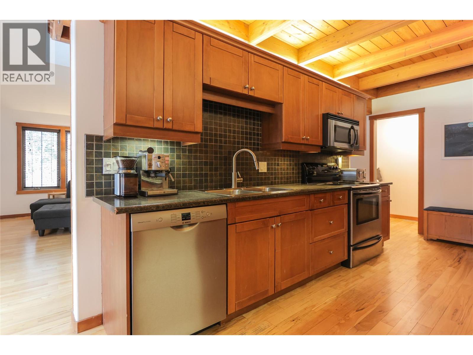 1901 CHOQUETTE Avenue Unit# 101, Nelson